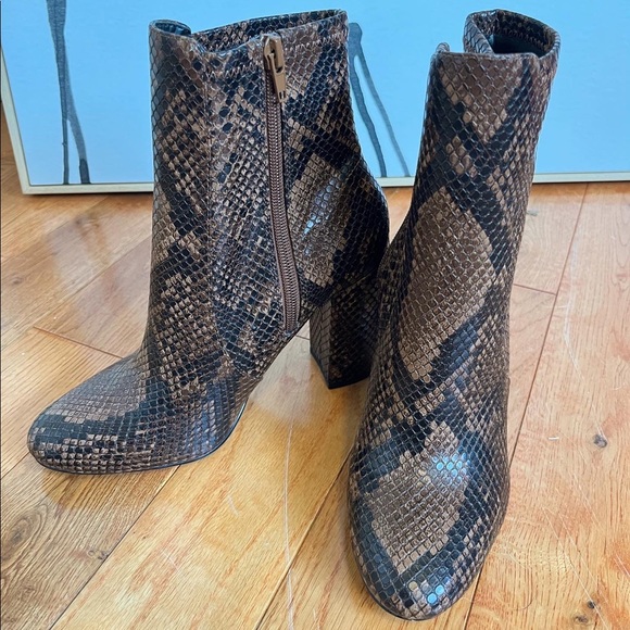 SPRING ankle boots - Picture 1 of 3